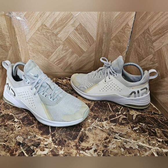 Nike women's Air Max Bella white running training shoes size 9.5.  564 - Picture 1 of 11